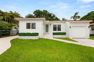 3018 Coconut Grove Dr in Coral Gables, FL - Building Photo