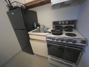 843 Beacon St, Unit 205 in Boston, MA - Building Photo - Building Photo