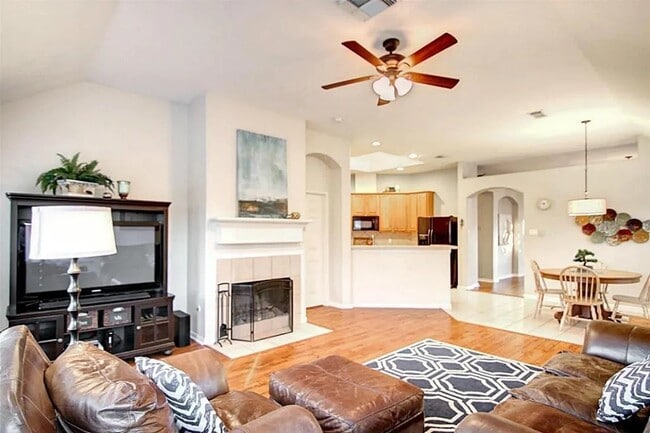 11413 Easton Springs Dr in Pearland, TX - Building Photo - Building Photo