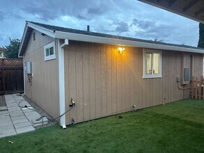 1378 Windsor Way in Brentwood, CA - Foto de edificio - Building Photo