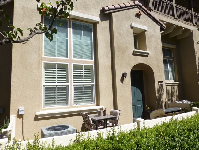 416 W Linden Dr, Unit Riverbend in Orange, CA - Foto de edificio - Building Photo