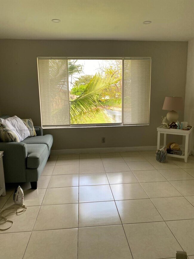 property at 931 Twin Lakes Dr