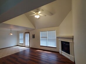 1014 Augusta Ln in Ottawa, KS - Building Photo - Building Photo