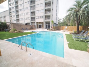 1520 Senate St, Unit 14C in Columbia, SC - Foto de edificio - Building Photo