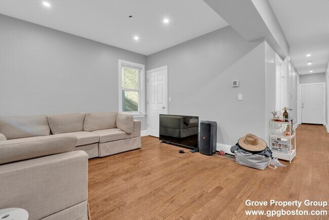 68 Harvest St, Unit 1 in Boston, MA - Building Photo - Building Photo