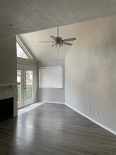 9831 W Walnut St in Dallas, TX - Building Photo - Building Photo