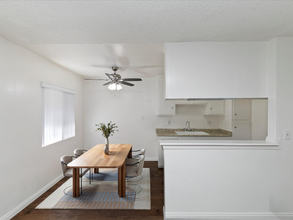 15120 Woodruff Ave in Bellflower, CA - Foto de edificio - Building Photo