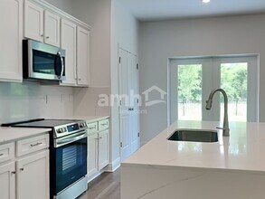 6444 Atlantic Bch Ave in Wesley Chapel, FL - Foto de edificio - Building Photo