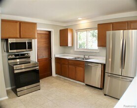 808 Wellesley Ave in Royal Oak, MI - Building Photo - Building Photo
