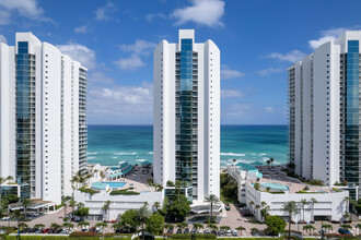 Oceania II in Sunny Isles Beach, FL - Building Photo - Building Photo