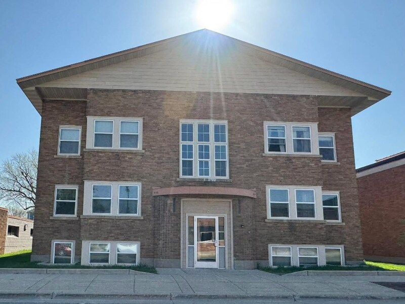 220 4th St NE in Staples, MN - Building Photo