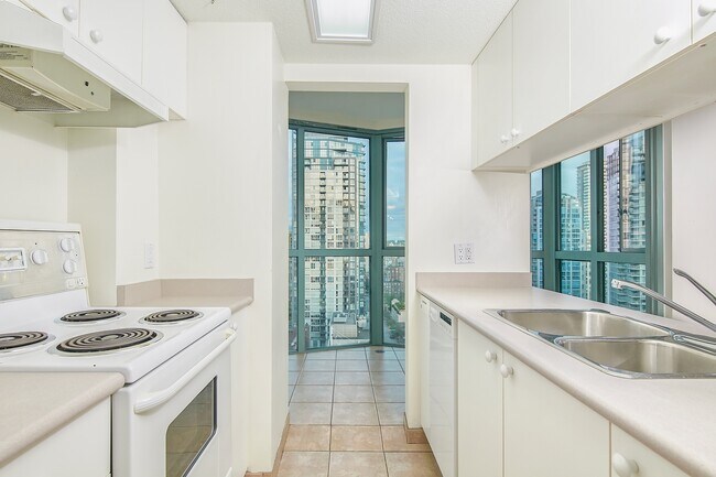 1188 Howe St in Vancouver, BC - Building Photo - Building Photo