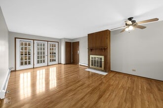 2300 Glen Pointe Dr in Glendale Heights, IL - Building Photo - Building Photo