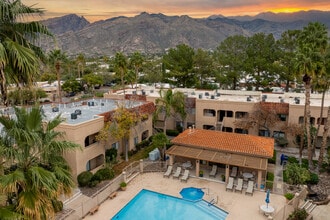 Skyline Springs in Tucson, AZ - Building Photo - Building Photo