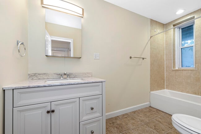 46 Brackett St, Unit 46-2 in Boston, MA - Building Photo - Building Photo