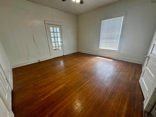 1104 Polk St in Wichita Falls, TX - Foto de edificio - Building Photo