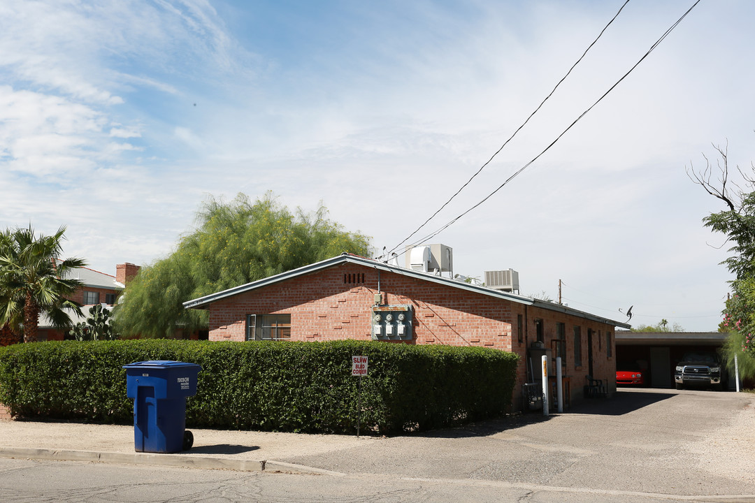 927-939 N Dodge Blvd in Tucson, AZ - Building Photo