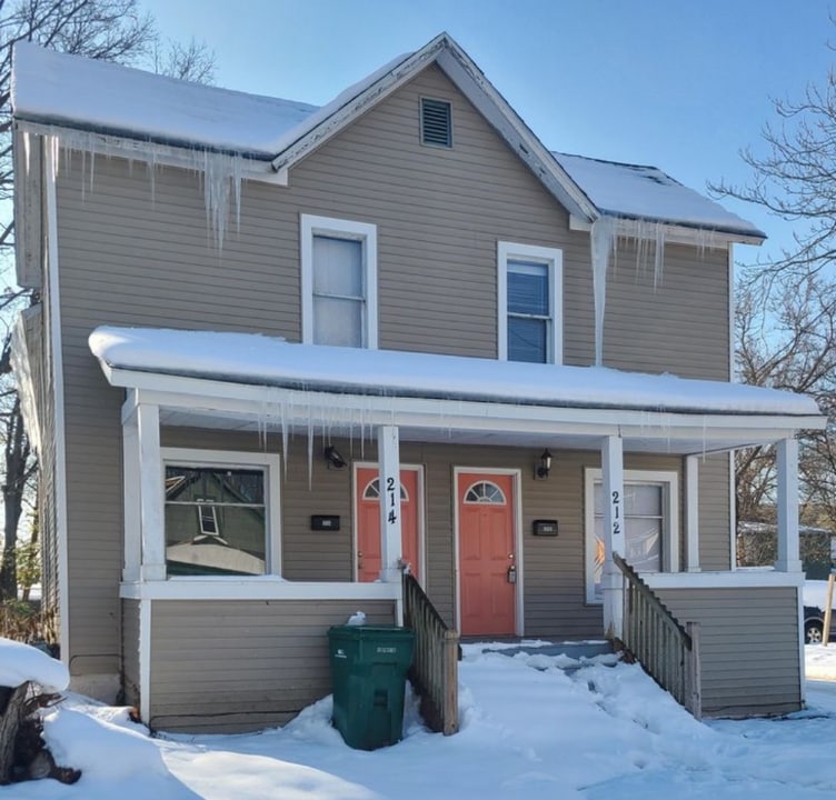 214 E Belmont St in Kalamazoo, MI - Foto de edificio