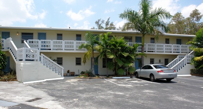 Coral Ridge Isles Apartments in Fort Lauderdale, FL - Building Photo - Building Photo