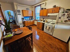 2014 N Kedzie Ave, Unit 2R in Chicago, IL - Foto de edificio - Building Photo