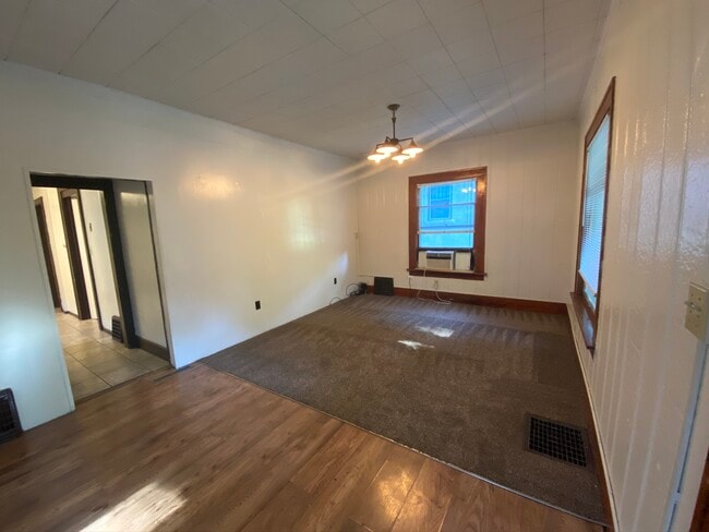 714 N Van Buren St in Iowa City, IA - Building Photo - Building Photo