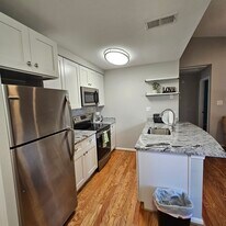 8637 Beekman Pl, Unit D in Alexandria, VA - Building Photo