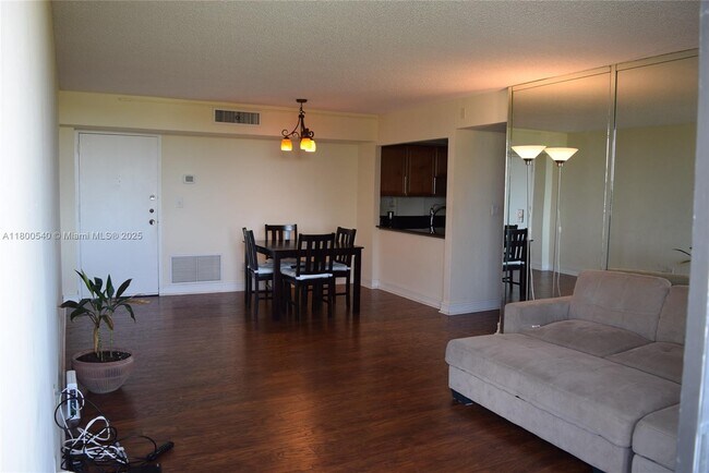 2715 Tigertail Ave in Miami, FL - Building Photo - Building Photo