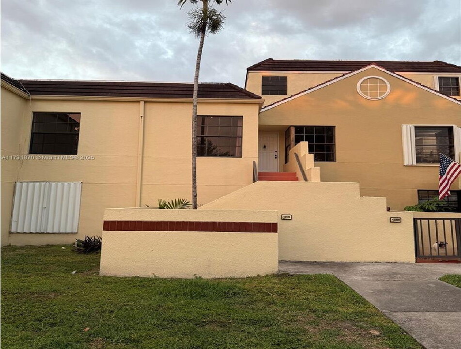 12935 SW 88th Ln in Miami, FL - Building Photo