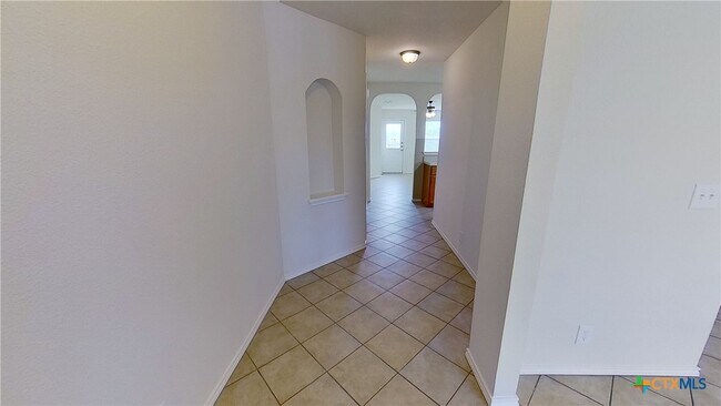 105 Fishbaugh Ln in Hutto, TX - Foto de edificio - Building Photo