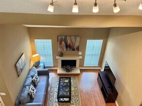 1962 Augusta Dr in Houston, TX - Building Photo - Building Photo