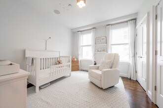 884 Adams St, Unit 1 in Boston, MA - Foto de edificio - Building Photo