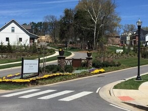 2077 McAvoy Dr in Franklin, TN - Foto de edificio - Building Photo