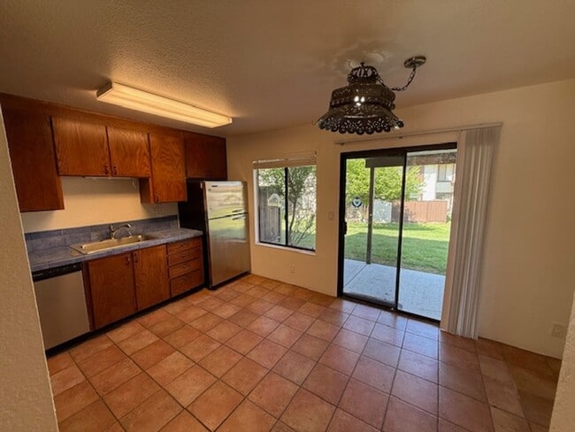 property at 505 Del Valle Cir