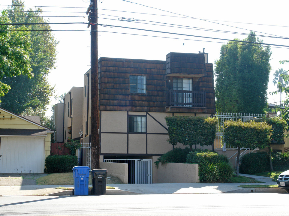 5112 Kester Ave in Sherman Oaks, CA - Building Photo