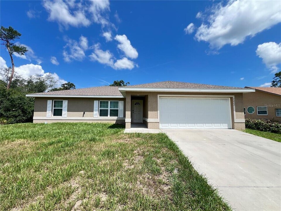 2427 SW 168th Loop in Ocala, FL - Foto de edificio