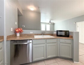 50 Aura de Blanco St in Henderson, NV - Building Photo - Building Photo