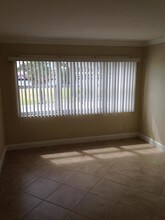 550 Bayshore Dr-Unit -215 in Fort Lauderdale, FL - Building Photo - Building Photo