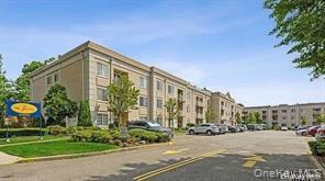 54 School St in Westbury, NY - Building Photo