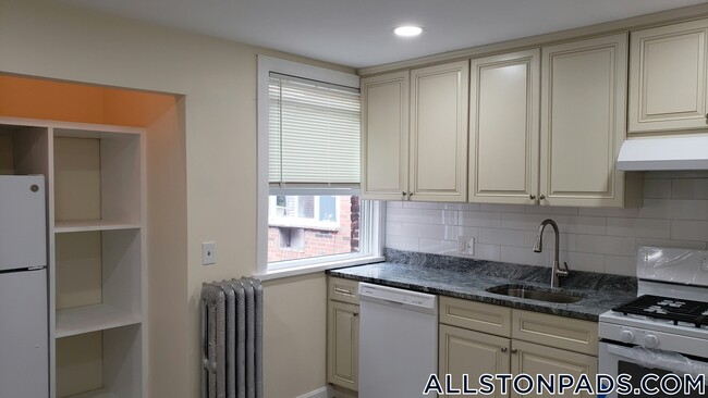 194 Kelton St in Boston, MA - Building Photo - Building Photo