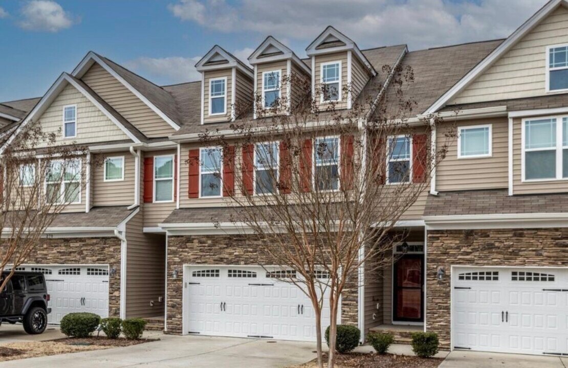 264 Wembley Dr in Clayton, NC - Foto de edificio
