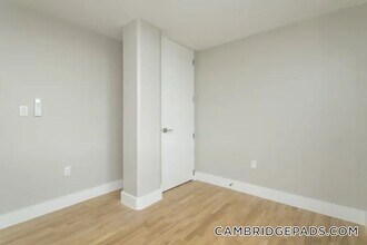 1000 Memorial Dr in Cambridge, MA - Building Photo - Building Photo