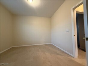 11921 Luna Del Mar Ln in Las Vegas, NV - Building Photo - Building Photo