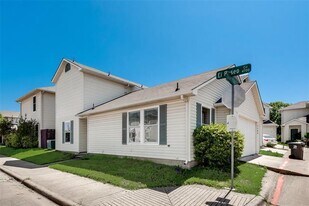 1302 Queretaro Plaza