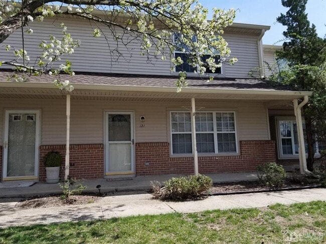 121 Sassafras Ct in North Brunswick, NJ - Building Photo - Building Photo