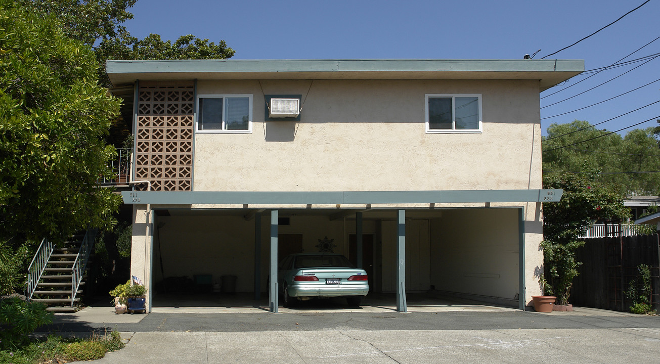 817 Robinson St in Martinez, CA - Foto de edificio