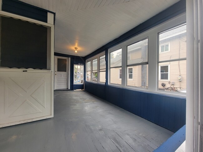 62 Owego St, Unit 62 Owego #1 Upper in Cortland, NY - Foto de edificio - Building Photo