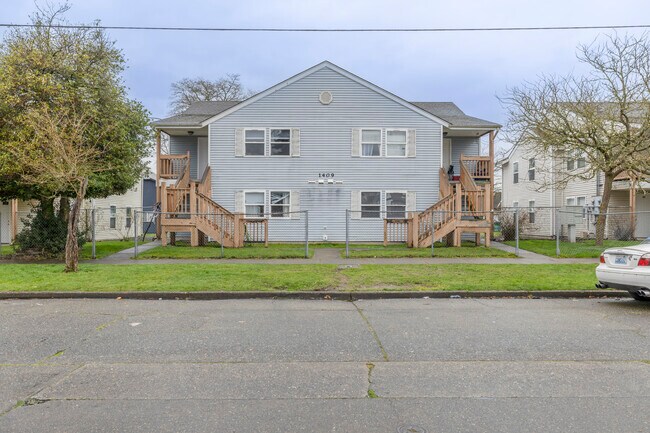 Commonwealth Apartments in Tacoma, WA - Building Photo - Primary Photo