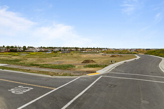 Deer Valley Rd in Antioch, CA - Building Photo - Building Photo