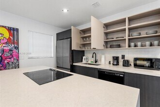 270 NW 41st St in Miami, FL - Building Photo - Building Photo