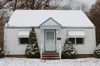 740 E 254th St in Euclid, OH - Foto de edificio - Building Photo